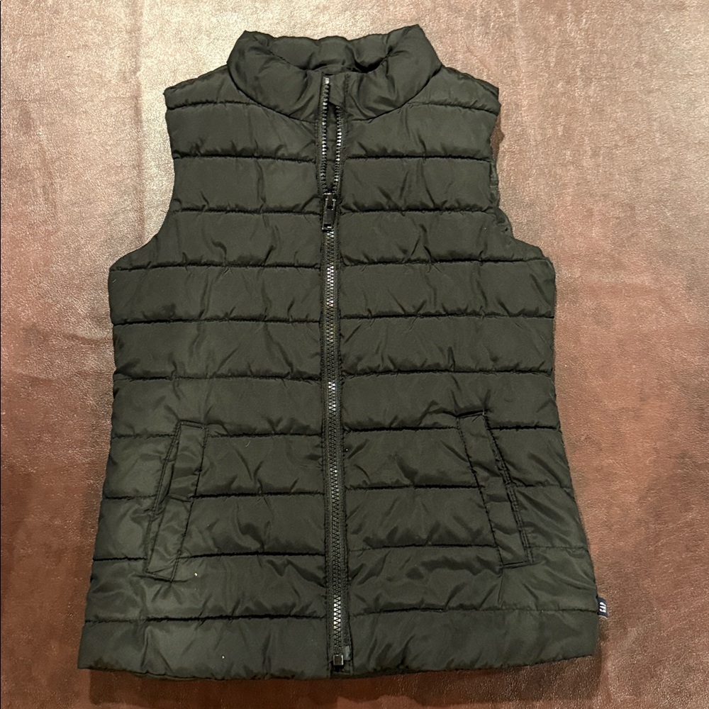 GAP youth black puffer vest size medium